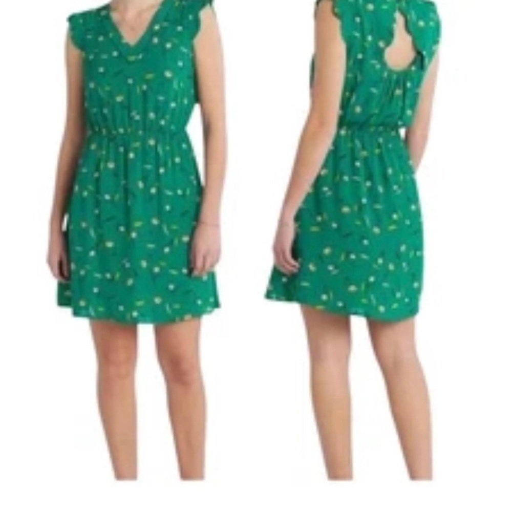 41 Hawthorn Emerald Green Floral V-Neck Dress